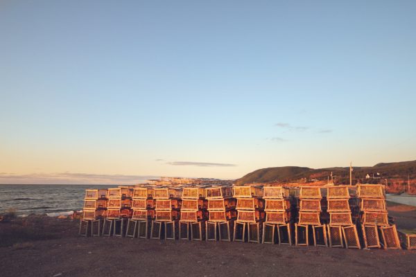 Trampas para langostas en Pleasant Bay, Nova Scotia